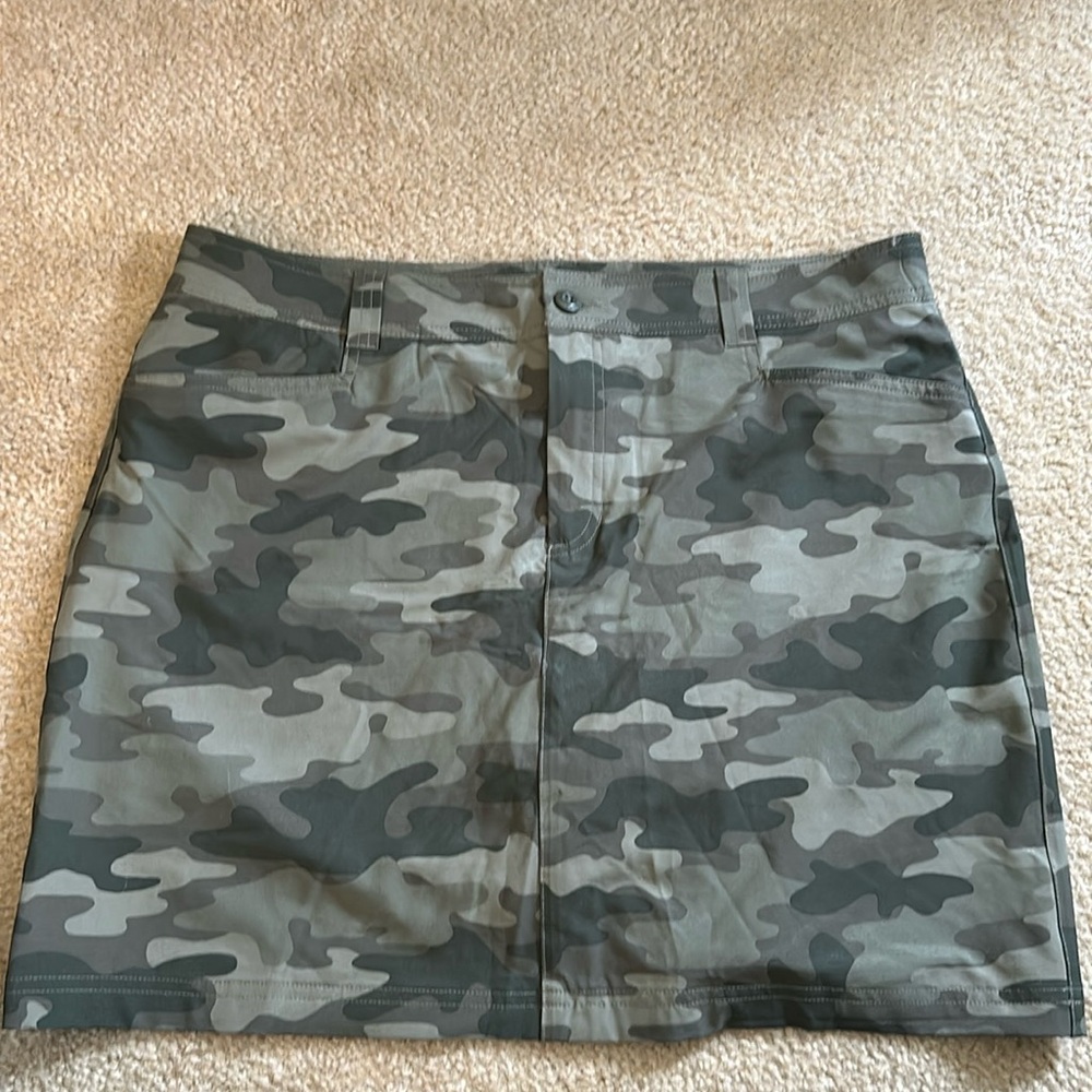 Eddie Bauer camo skort